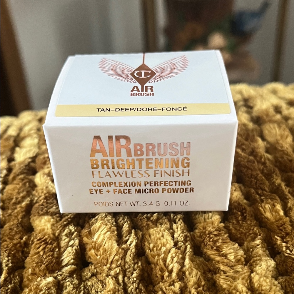 Charlotte Tilbury Airbrush Brightening Flawless Finish Powder in tan-deep